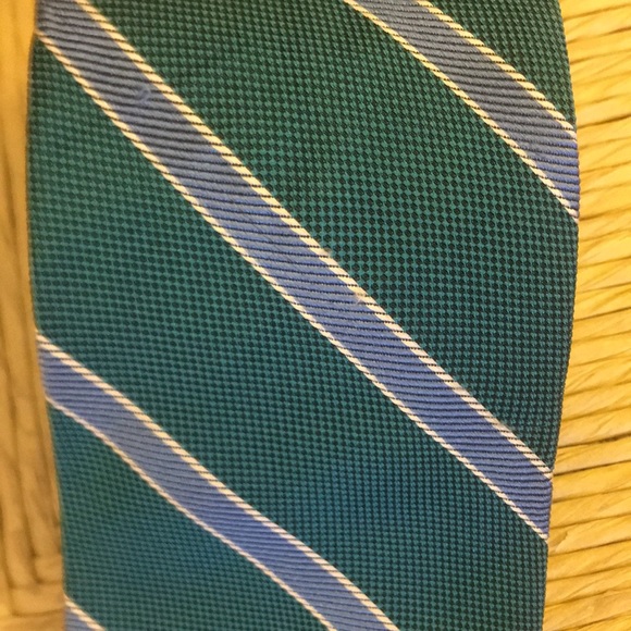 Sharp tie bundle! - Picture 3 of 8